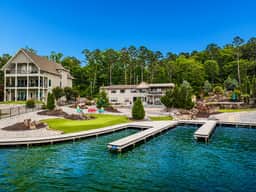 Bayshore Breeze" | Stunning Lakefront Views*Hot Tub*Boat Slip*Putting Green*Arcade Games