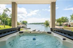 Chef's Retreat @ 604 Bayshore" | Luxury Lakefront Home On Lake Hamilton*Private Pool &  Hot Tub*Firepit*Boat Slip*Game Room*Putting Green*Sleeps 26