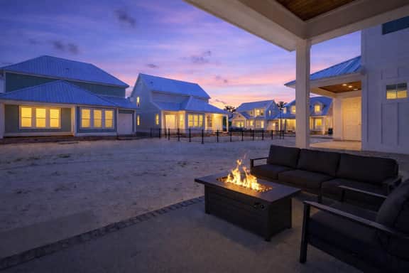 Skye Miles @ Summer Salt" | Pool*Walk To Beach*Firepit*Lake*Luxury Amenities*Sleeps 14