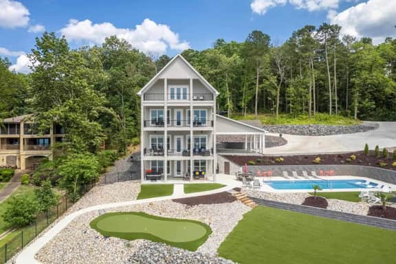 Chef's Retreat @ 604 Bayshore" | Luxury Lakefront Home On Lake Hamilton*Private Pool &  Hot Tub*Firepit*Boat Slip*Game Room*Putting Green*Sleeps 26