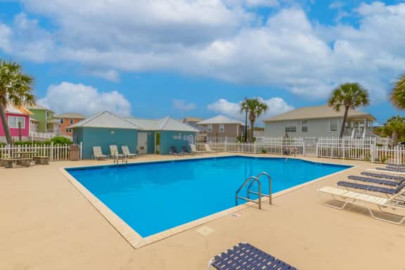 On Breeze Time" | Steps To Beach*2 Pools*Tennis Courts*Dog Friendly*Morgantown